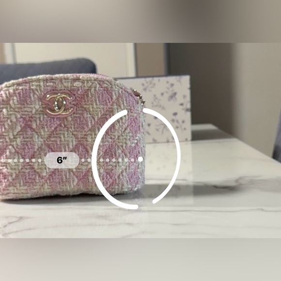 💗GWP BUNDLE💗 Chanel Pink and Cream Quilted
Crossbody & Mirror - Picture 6 of 10